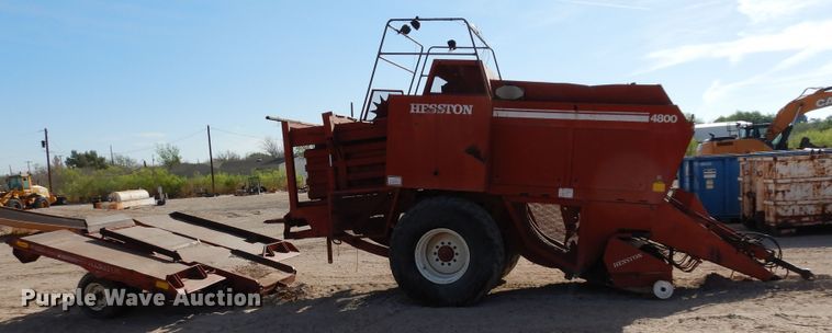image for item DI8737 1984 Hesston 4800  large square baler