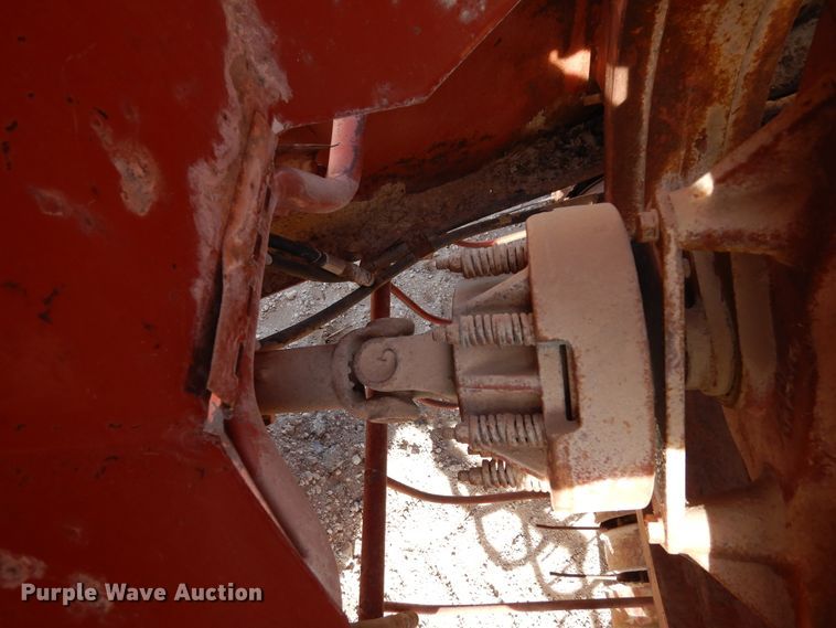 image for item DI8737 1984 Hesston 4800  large square baler