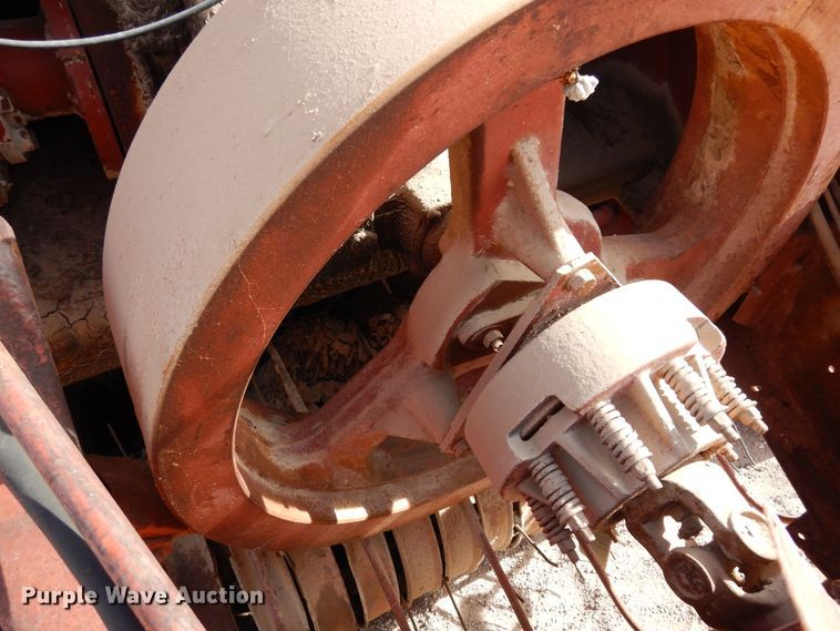 image for item DI8737 1984 Hesston 4800  large square baler