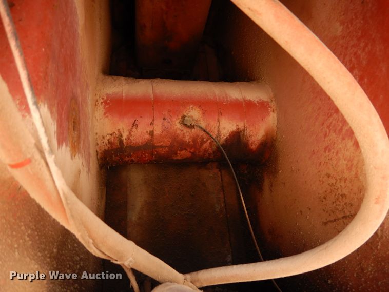 image for item DI8737 1984 Hesston 4800  large square baler