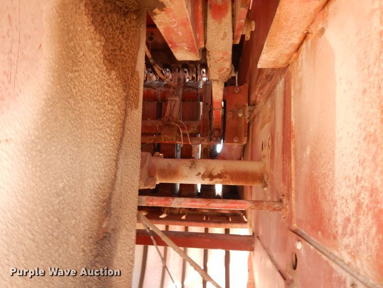 image for item DI8737 1984 Hesston 4800  large square baler