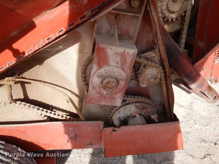 image for item DI8737 1984 Hesston 4800  large square baler