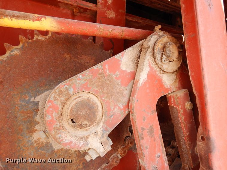 image for item DI8737 1984 Hesston 4800  large square baler