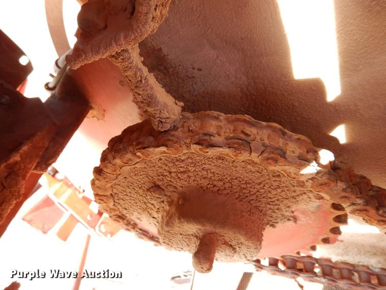 image for item DI8737 1984 Hesston 4800  large square baler