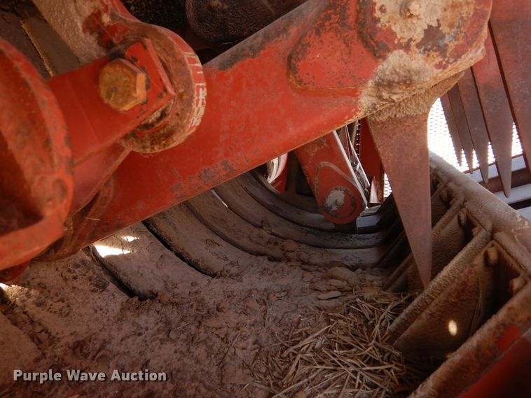 image for item DI8737 1984 Hesston 4800  large square baler