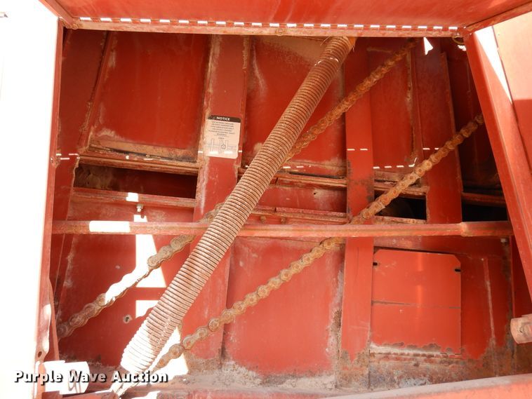 image for item DI8737 1984 Hesston 4800  large square baler