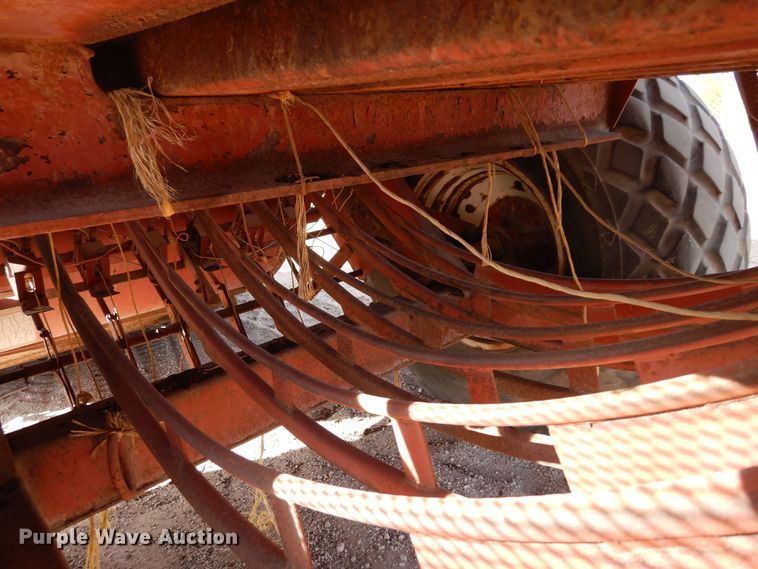 image for item DI8737 1984 Hesston 4800  large square baler