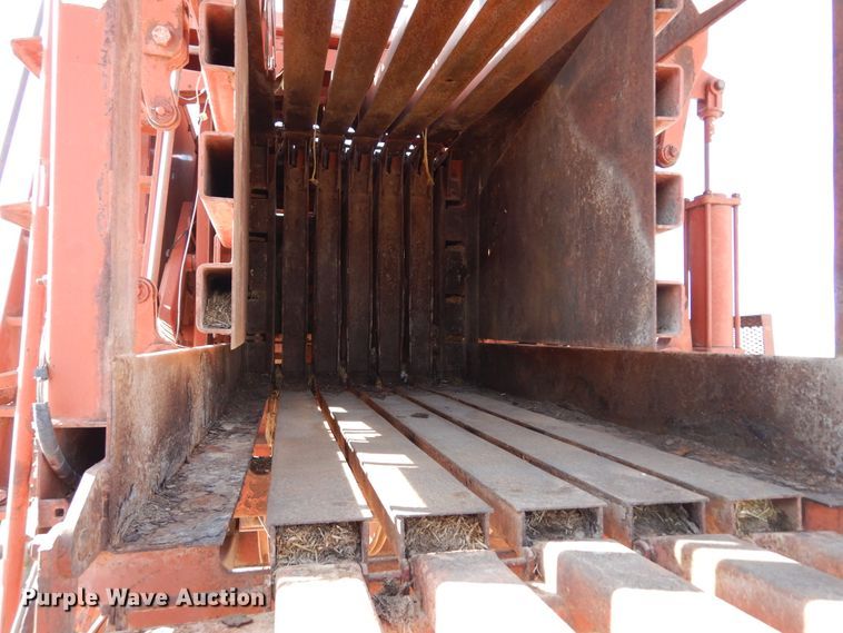 image for item DI8737 1984 Hesston 4800  large square baler