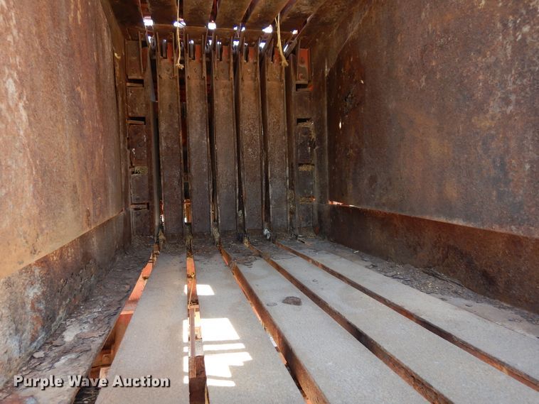 image for item DI8737 1984 Hesston 4800  large square baler