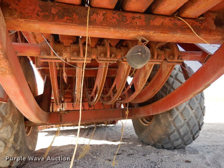 image for item DI8737 1984 Hesston 4800  large square baler