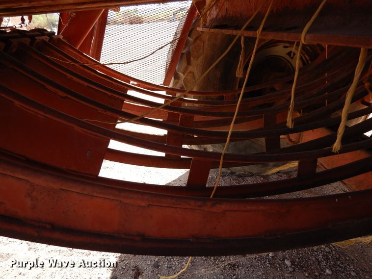 image for item DI8737 1984 Hesston 4800  large square baler