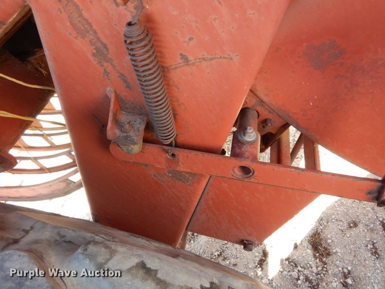 image for item DI8737 1984 Hesston 4800  large square baler