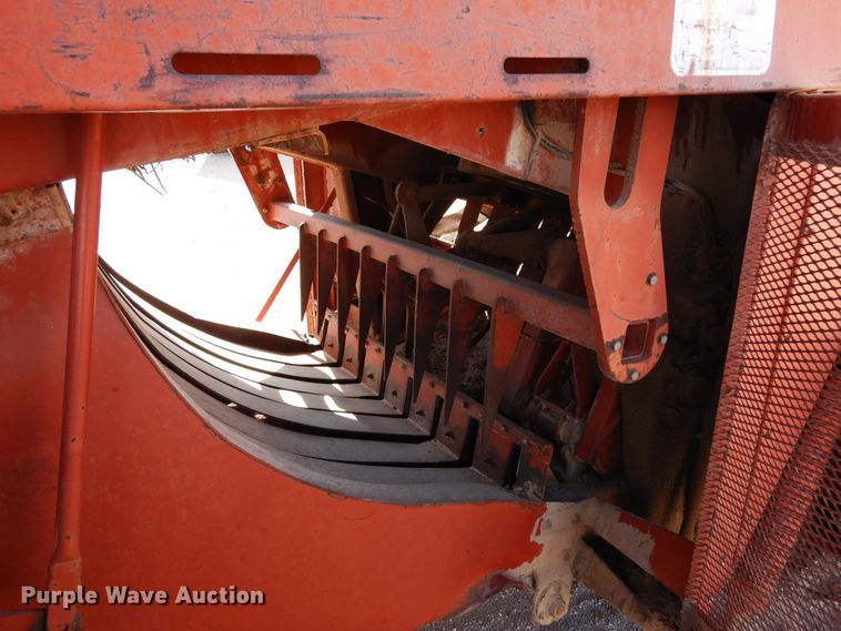 image for item DI8737 1984 Hesston 4800  large square baler