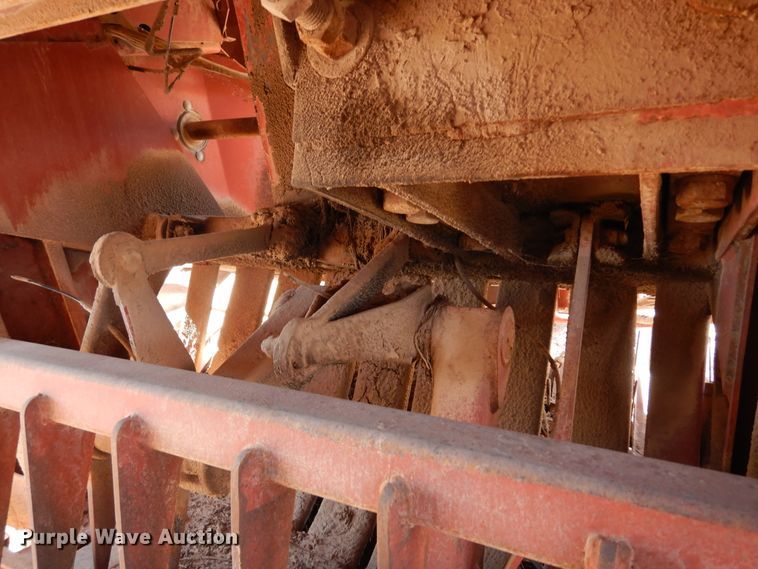 image for item DI8737 1984 Hesston 4800  large square baler