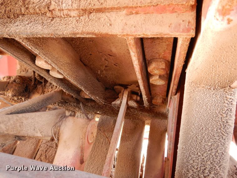 image for item DI8737 1984 Hesston 4800  large square baler