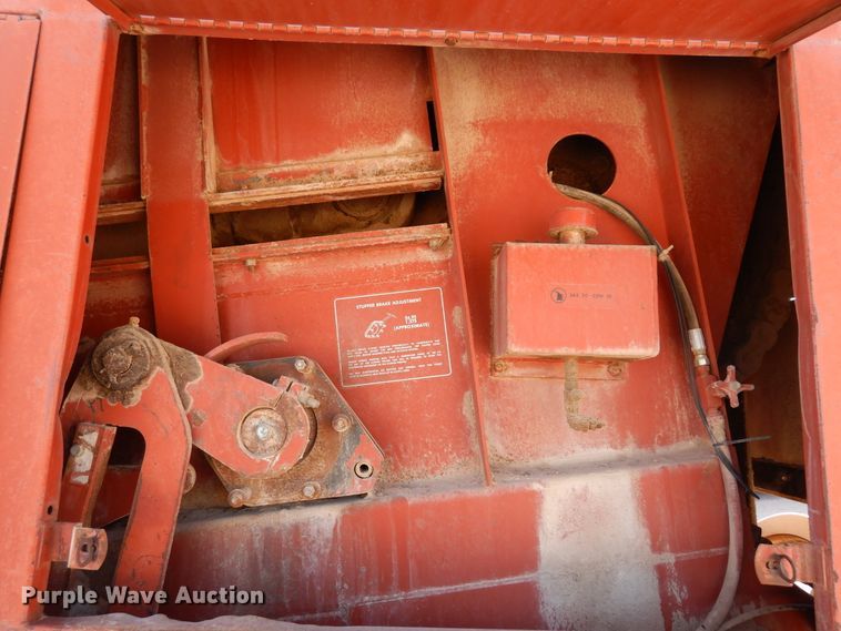 image for item DI8737 1984 Hesston 4800  large square baler