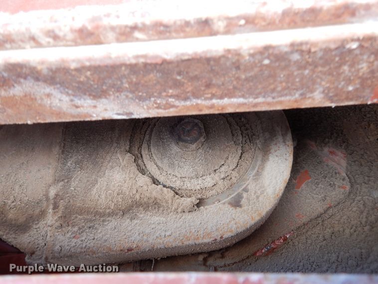 image for item DI8737 1984 Hesston 4800  large square baler