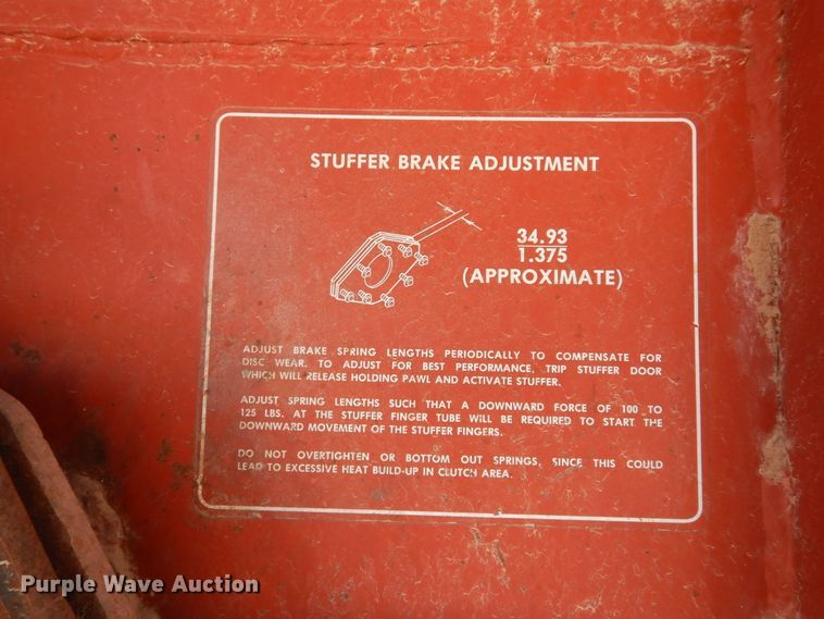 image for item DI8737 1984 Hesston 4800  large square baler