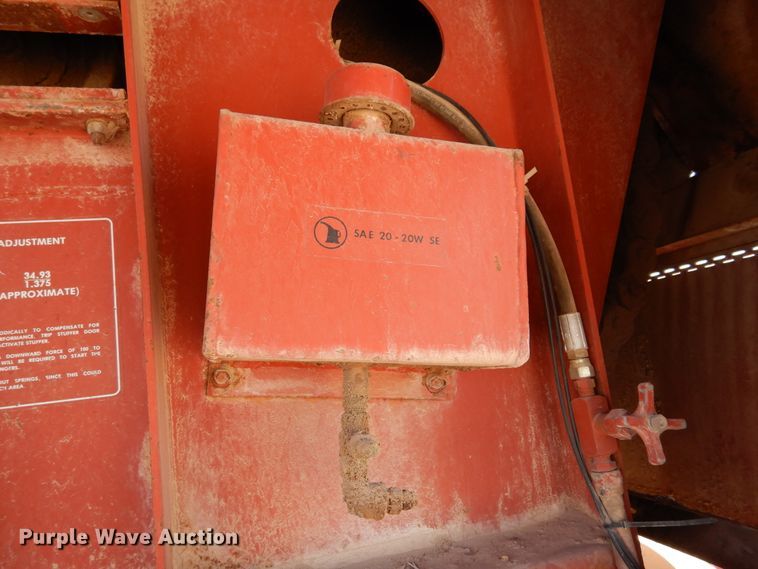 image for item DI8737 1984 Hesston 4800  large square baler