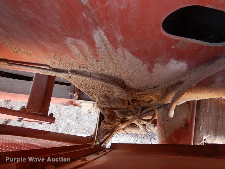 image for item DI8737 1984 Hesston 4800  large square baler