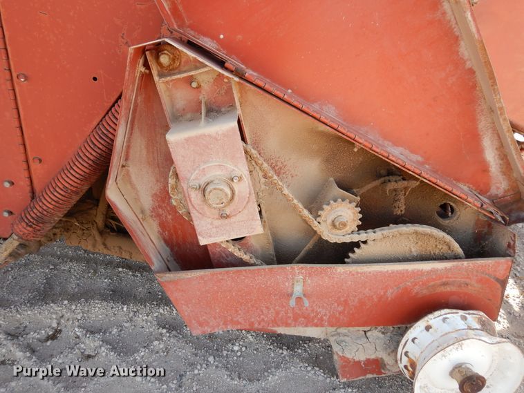 image for item DI8737 1984 Hesston 4800  large square baler