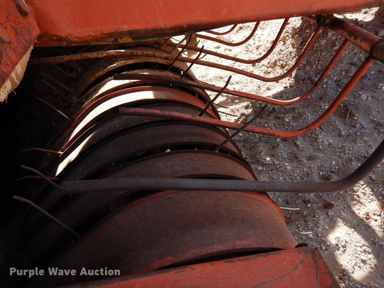 image for item DI8737 1984 Hesston 4800  large square baler