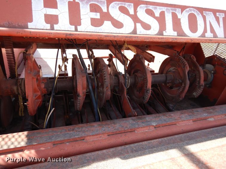 image for item DI8737 1984 Hesston 4800  large square baler