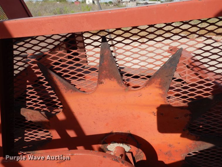 image for item DI8737 1984 Hesston 4800  large square baler