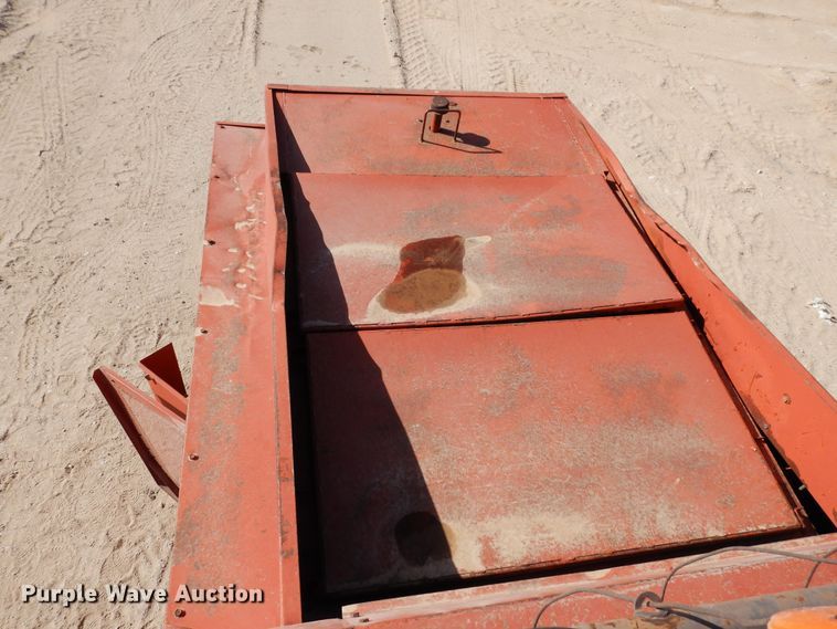 image for item DI8737 1984 Hesston 4800  large square baler