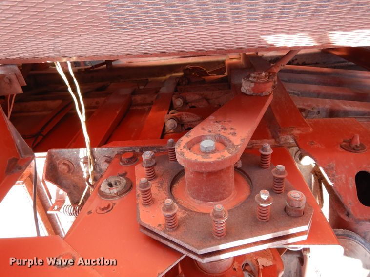 image for item DI8737 1984 Hesston 4800  large square baler