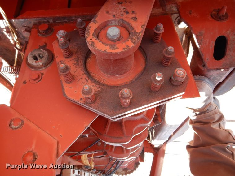 image for item DI8737 1984 Hesston 4800  large square baler