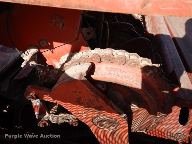 image for item DI8737 1984 Hesston 4800  large square baler