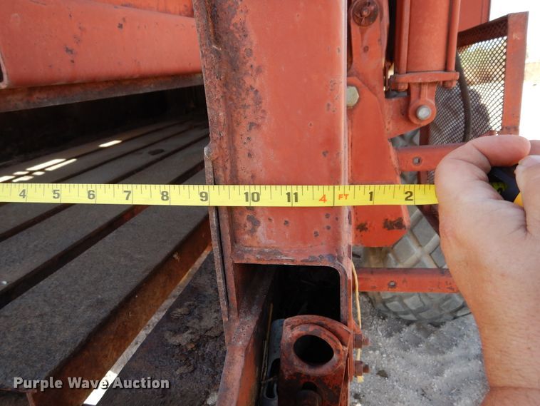 image for item DI8737 1984 Hesston 4800  large square baler