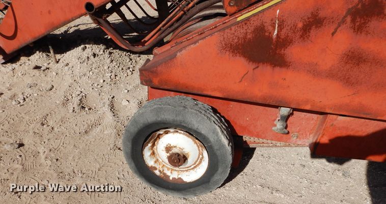 image for item DI8737 1984 Hesston 4800  large square baler