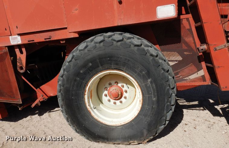 image for item DI8737 1984 Hesston 4800  large square baler