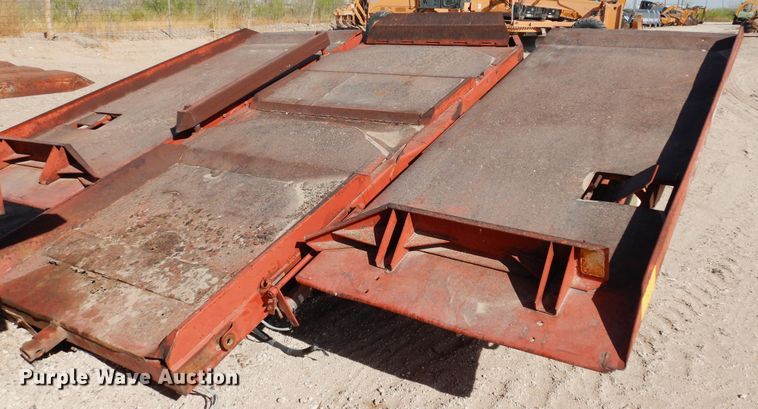 image for item DI8737 1984 Hesston 4800  large square baler