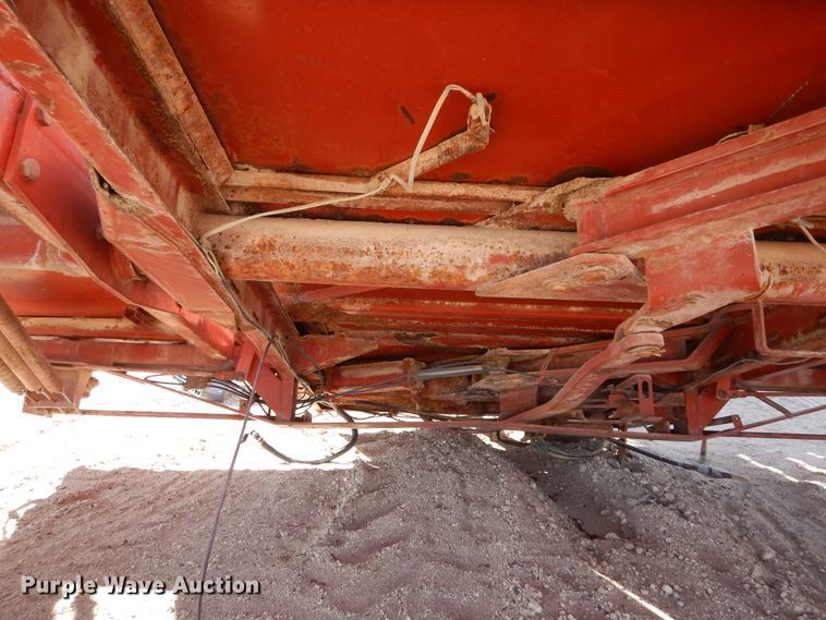 image for item DI8737 1984 Hesston 4800  large square baler