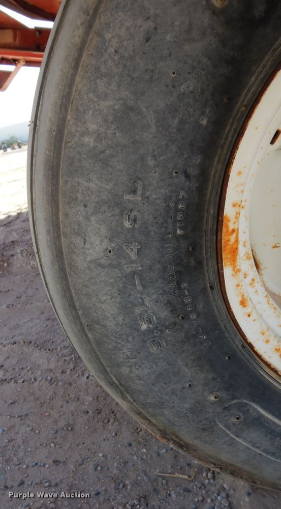 image for item DI8737 1984 Hesston 4800  large square baler