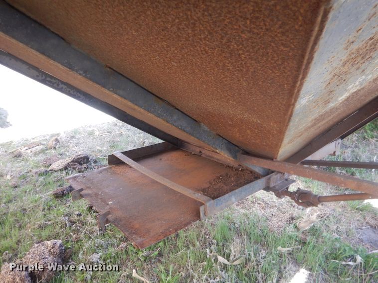 image for item DJ1256 1978 Merritt  grain trailer