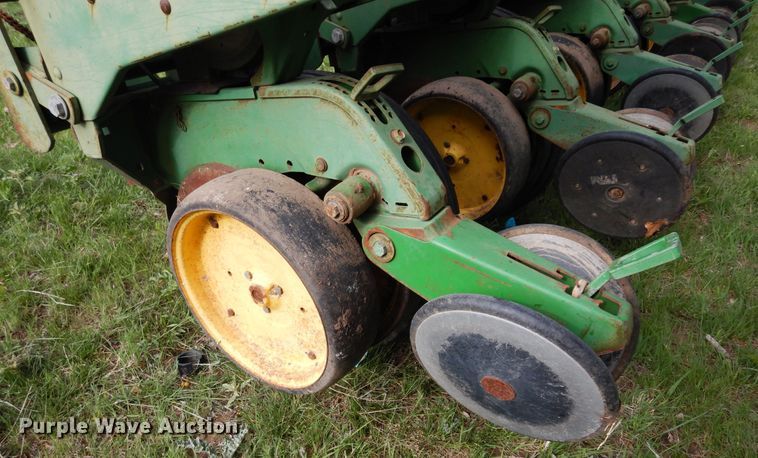 image for item DK0348 John Deere 7200  planter