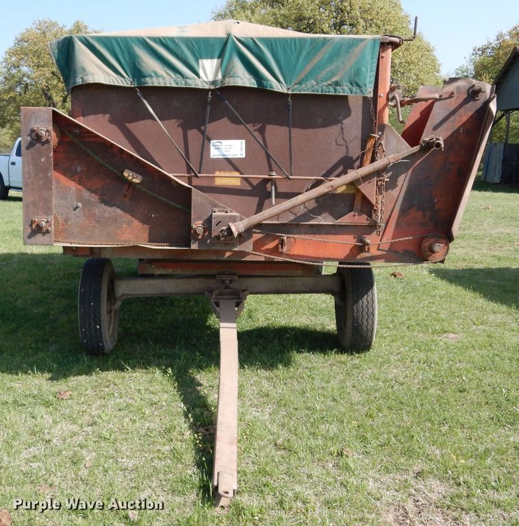 image for item DK0350 Farm Hand F400  feed wagon