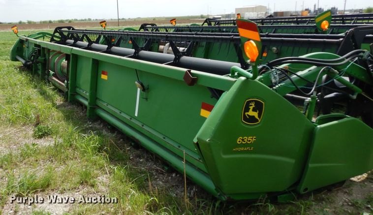image for item DK0356 John Deere 635R  draper head