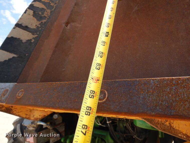 image for item DK0800 2011 John Deere 5085M  tractor