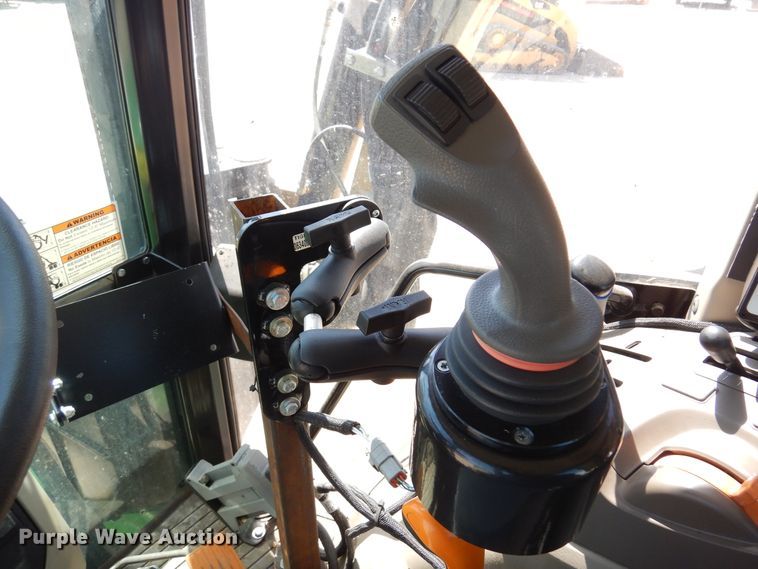 image for item DK0800 2011 John Deere 5085M  tractor