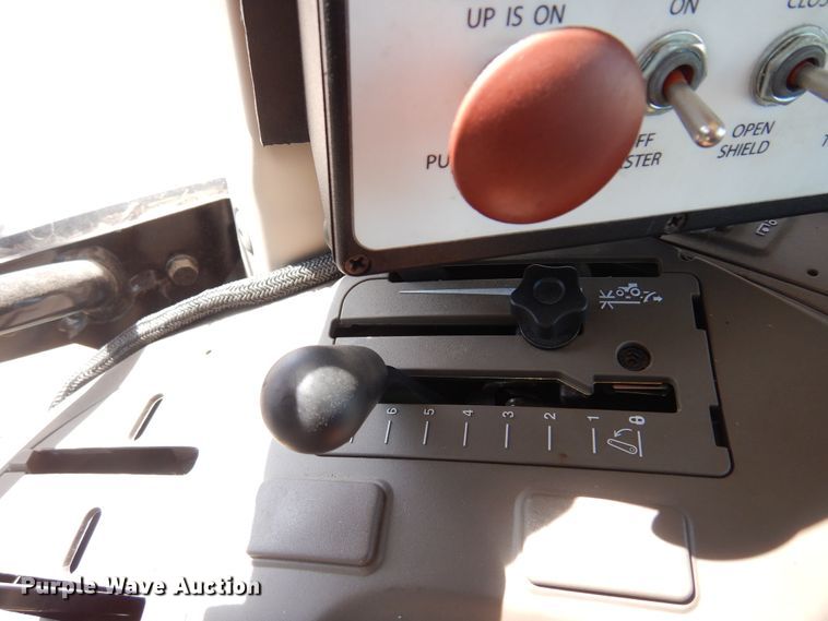 image for item DK0800 2011 John Deere 5085M  tractor