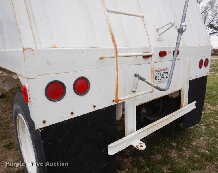 image for item DK0818 1993 Fab-tech  grain trailer