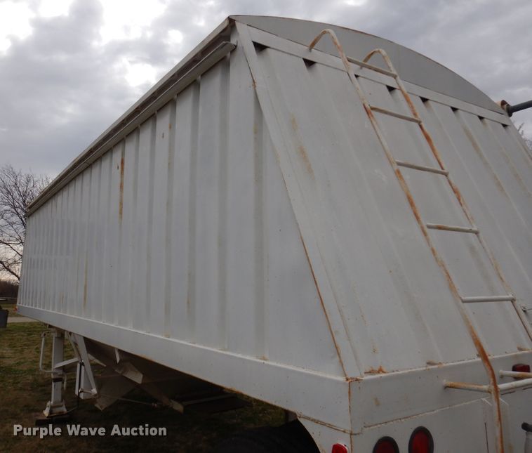 image for item DK0818 1993 Fab-tech  grain trailer