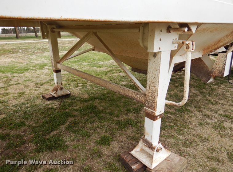 image for item DK0818 1993 Fab-tech  grain trailer