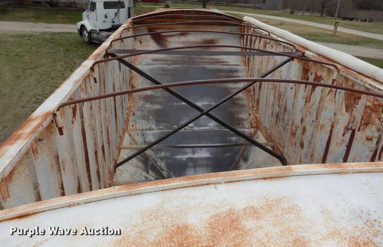 image for item DK0818 1993 Fab-tech  grain trailer