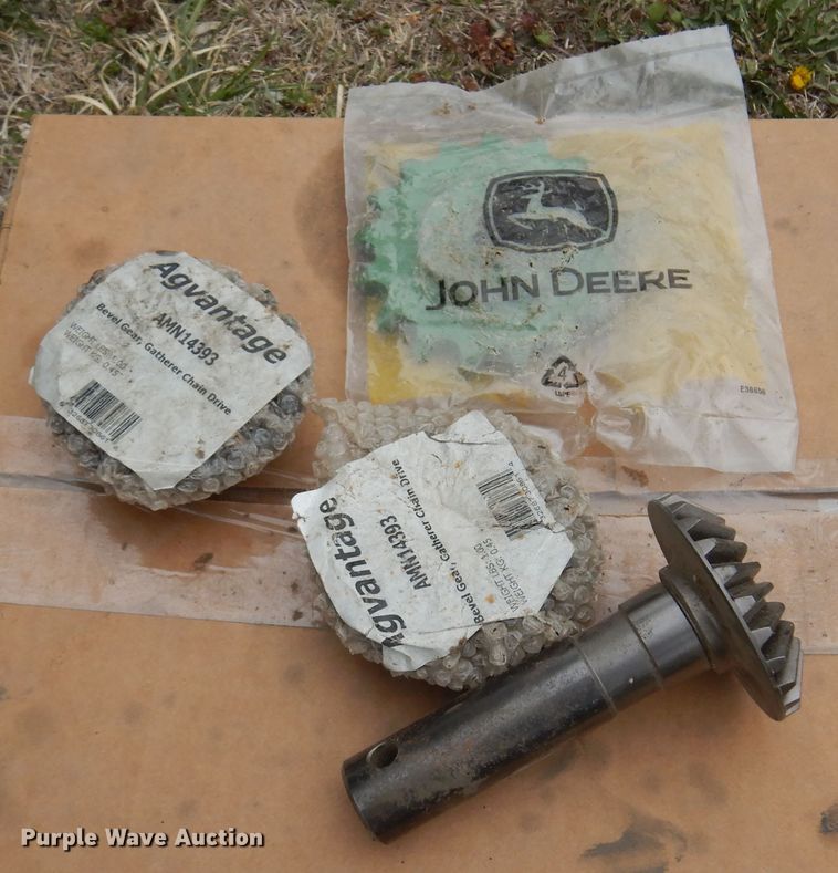 image for item DK0822 John Deere 653  all-crop head